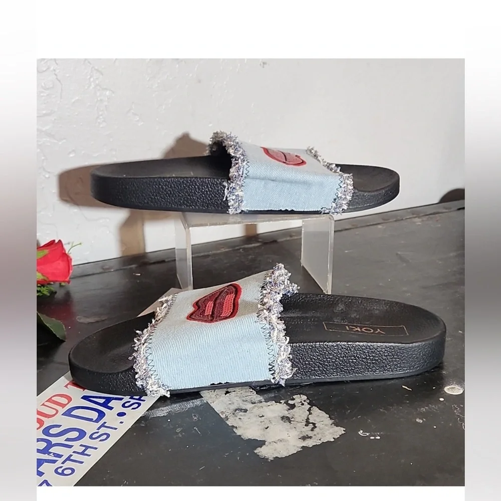 Yoki Blue Denim Frayed Slide Sandal Chic Whimsical Red Sequin Lip Design NWT S-9 - Picture 11 of 16